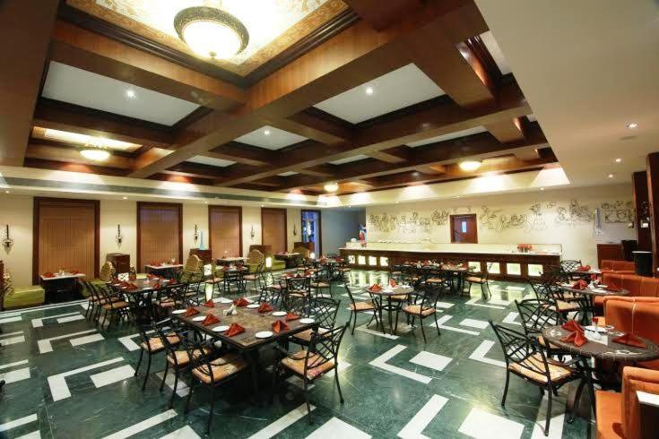 Club Paraiso Rāipur Extérieur photo